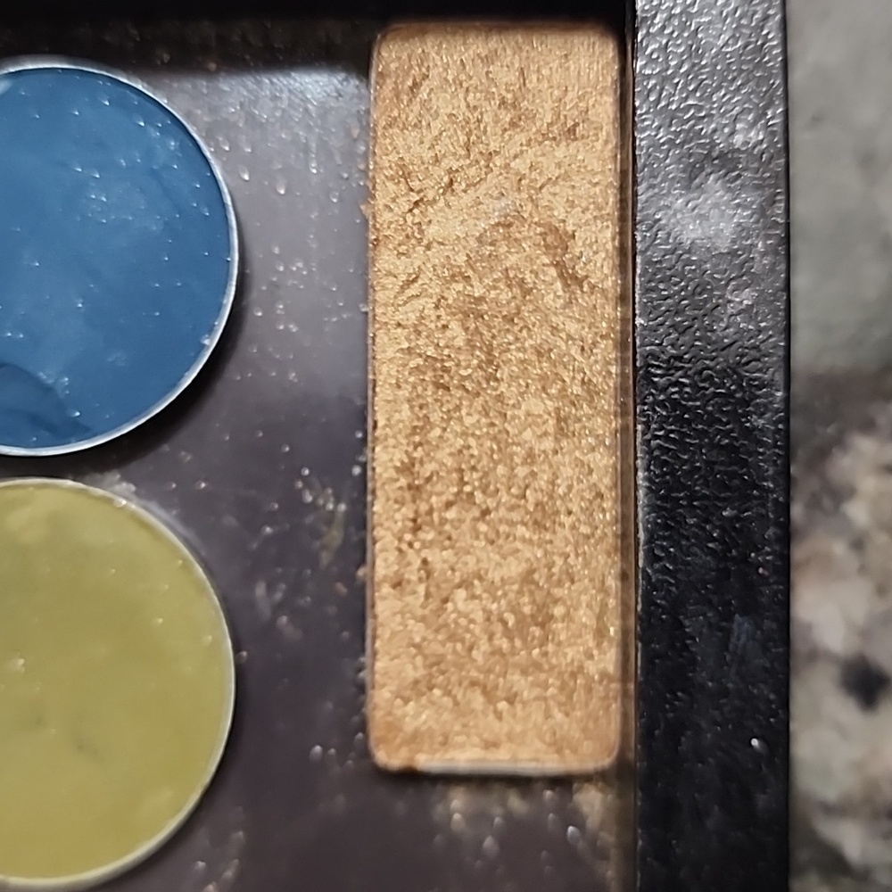 MAC Cosmetics 12pc Multi-Color Eyeshadows - Picture 5 of 6
